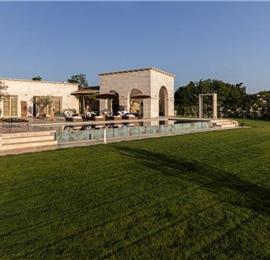  4 Bedroom Villa with Infinity Pool near Rovinj, Istria, Sleeps 8